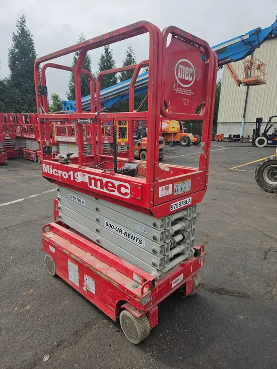 2018 MEC MICRO 19 Scissor Lift