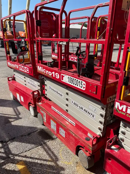 2019 MEC MICRO 19 Scissor Lift
