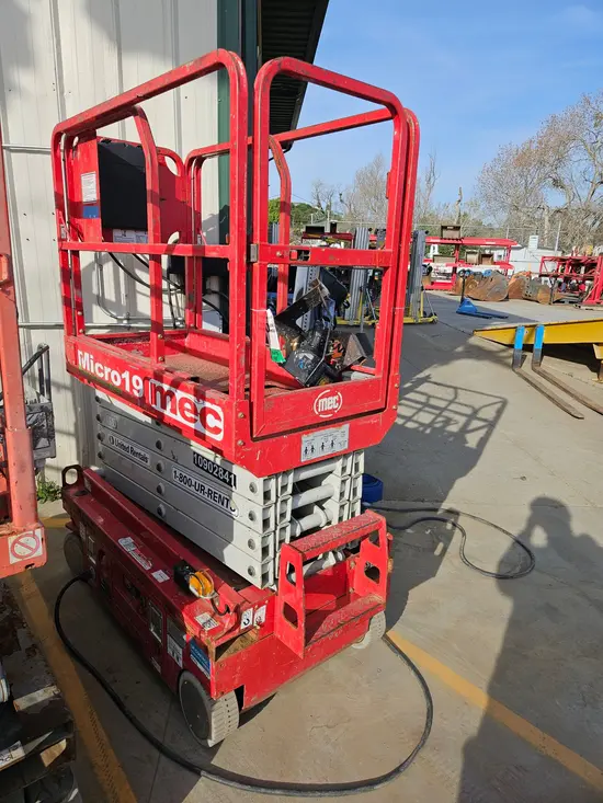 2019 MEC MICRO 19 Scissor Lift