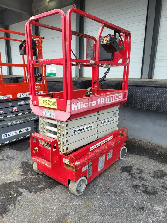 2018 MEC MICRO 19 Scissor Lift
