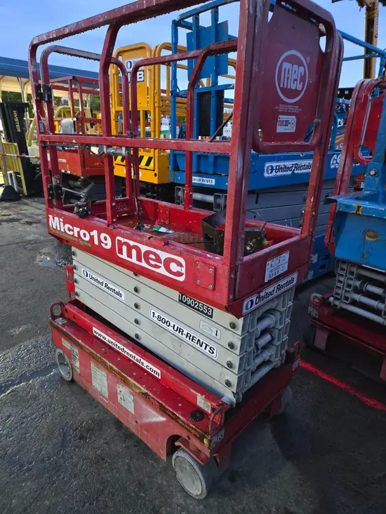 2019 MEC MICRO 19 Scissor Lift