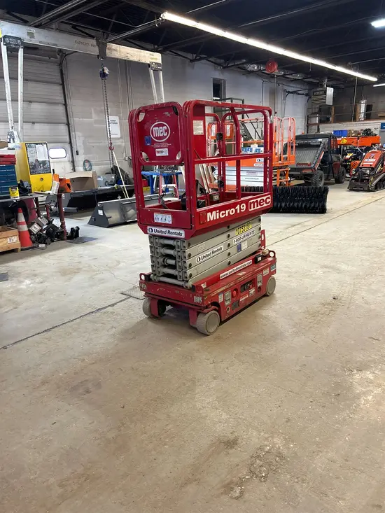2018 MEC MICRO 19 Scissor Lift