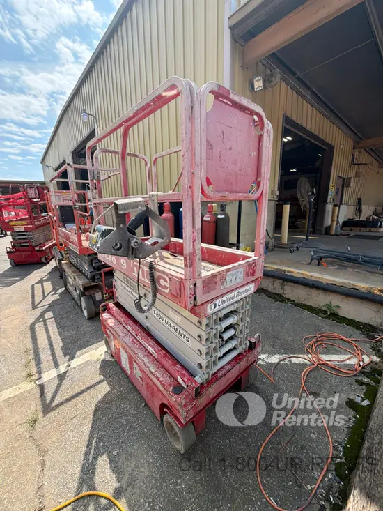 2018 MEC MICRO 19 Scissor Lift