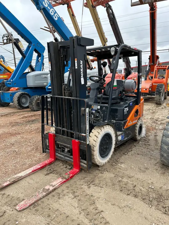 2022 Doosan G25N-7DF Warehouse Forklift