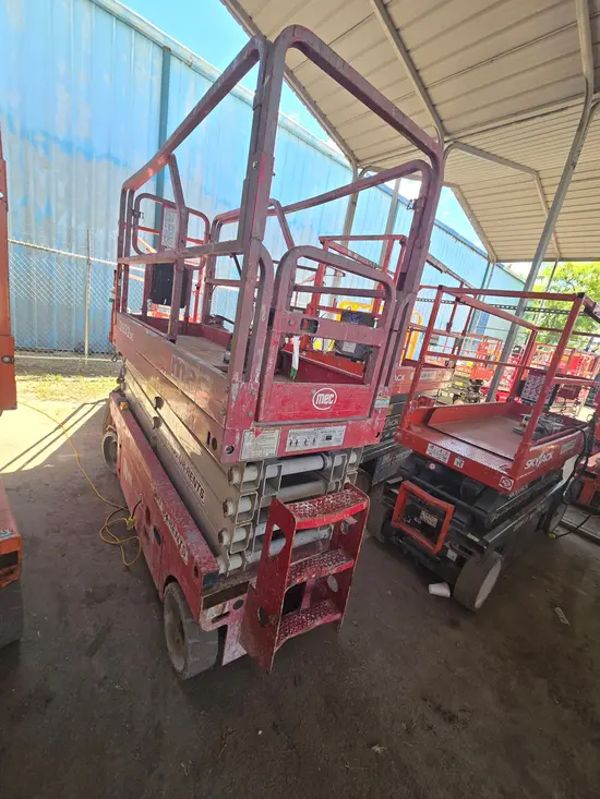 2017 MEC 2632SE Scissor Lift