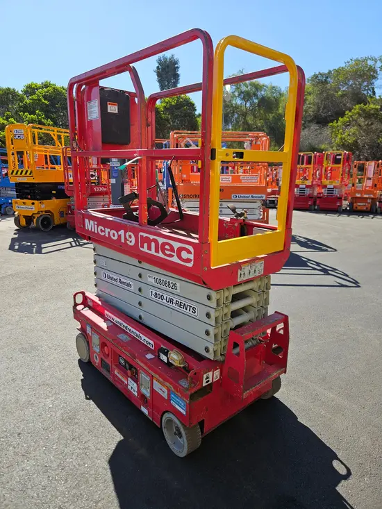2018 MEC MICRO 19 Scissor Lift