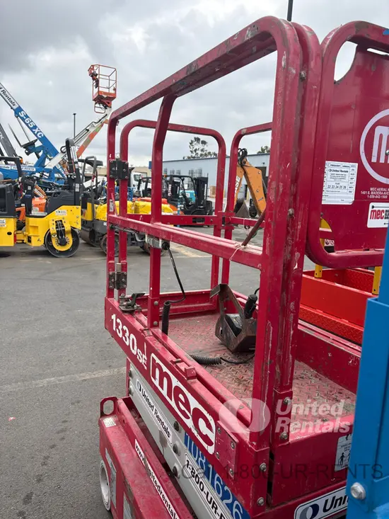 2018 MEC 1330SE Scissor Lift