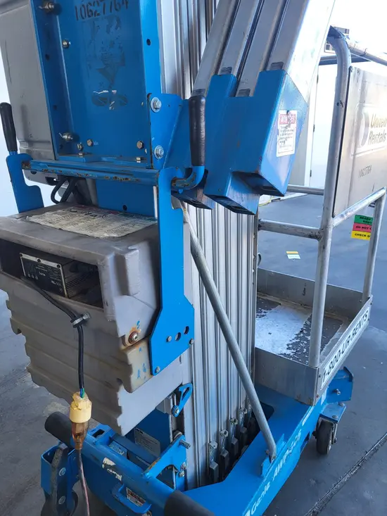 2017 Genie AWP-30SDC Pusharound Lift