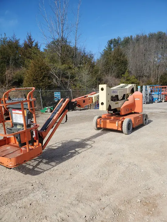 2013 JLG E400AJPN Articulating Boom Lift