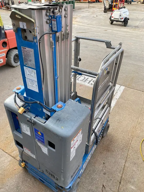 2017 Genie GR-20 Self-Propelled One-Person Lift