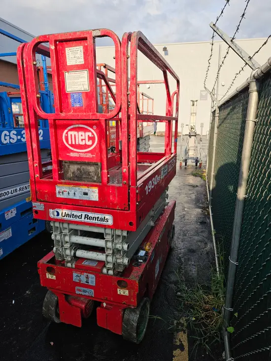 2018 MEC 1930SE Scissor Lift