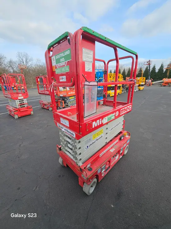 2018 MEC MICRO 19 Scissor Lift