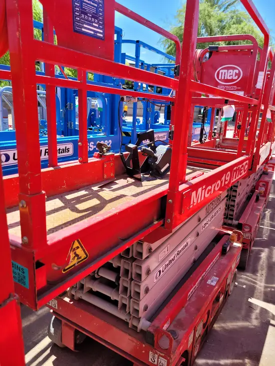 2018 MEC MICRO 19 Scissor Lift