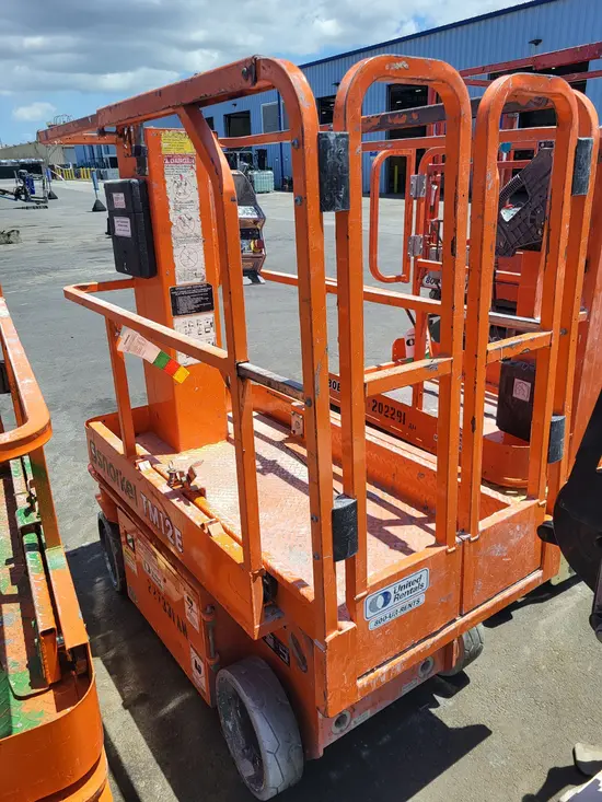 2019 Snorkel TM12E Self-Propelled One-Person Lift