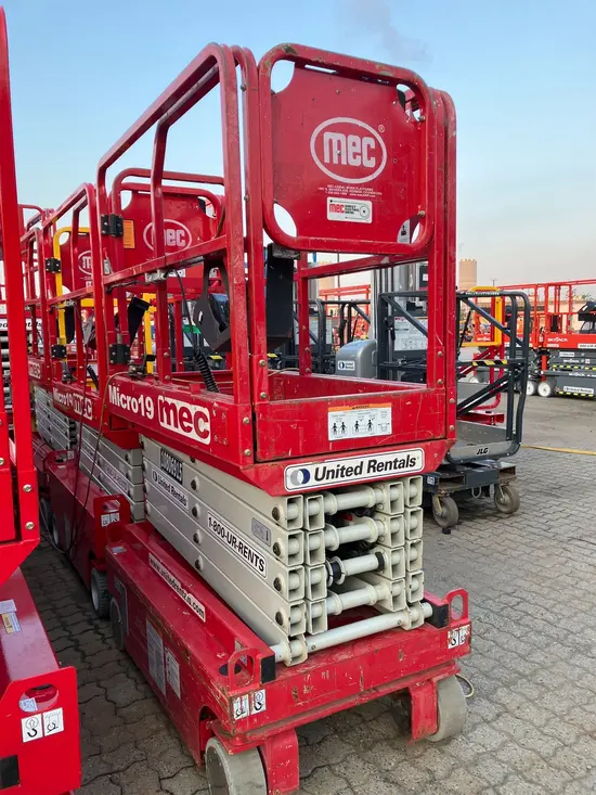 2018 MEC MICRO 19 Scissor Lift