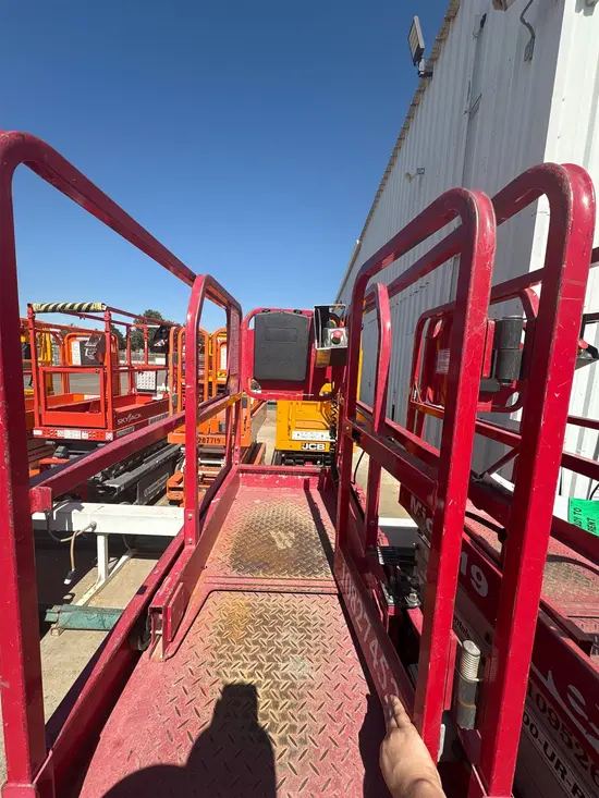 2018 MEC MICRO 19 Scissor Lift