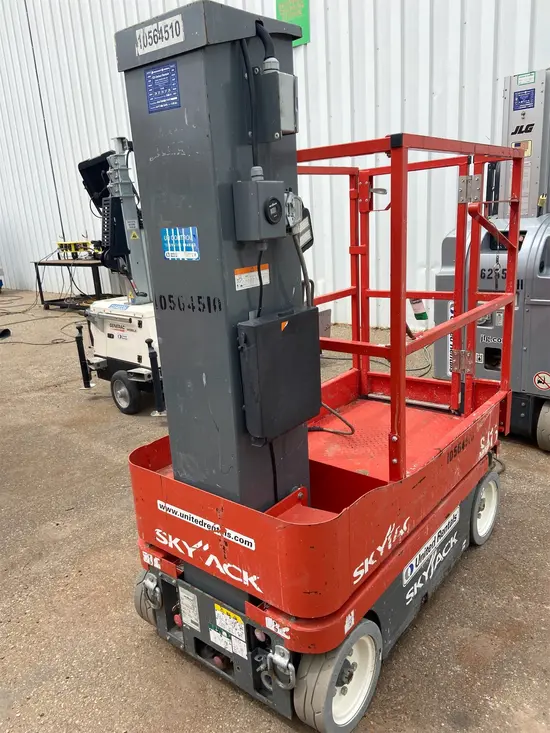 2017 Skyjack SJ16 Self-Propelled One-Person Lift