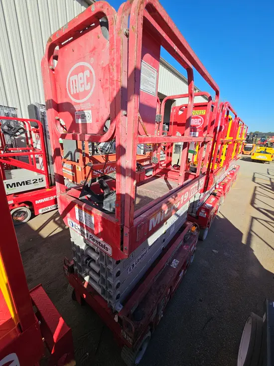 2018 MEC MICRO 19 Scissor Lift