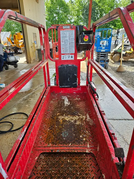 2019 MEC 1930SE Scissor Lift