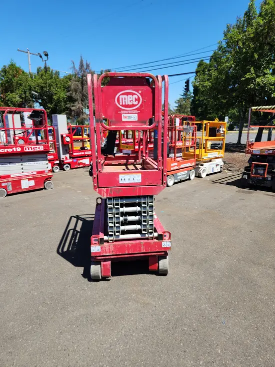 2018 MEC MICRO 19 Scissor Lift