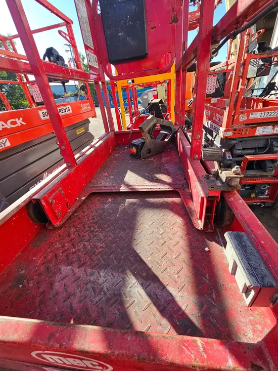 2018 MEC MICRO 19 Scissor Lift