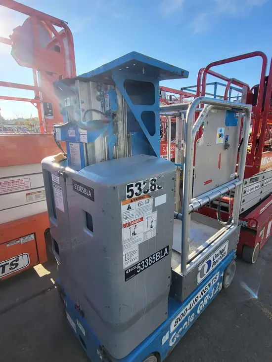 2017 Genie GR-12 Self-Propelled One-Person Lift