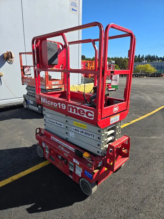 2019 MEC MICRO 19 Scissor Lift