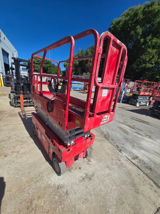 2017 MEC 1930SE Scissor Lift