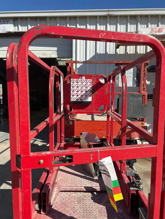 2019 MEC MICRO 19 Scissor Lift