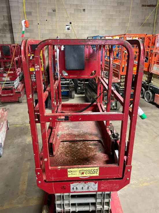 2018 MEC MICRO 19 Scissor Lift