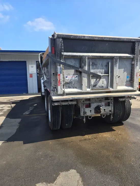 2020 Freightliner M2-106 Truck