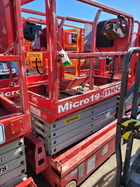 2018 MEC MICRO 19 Scissor Lift