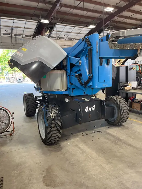 2016 Genie Z-62/40 Articulating Boom Lift