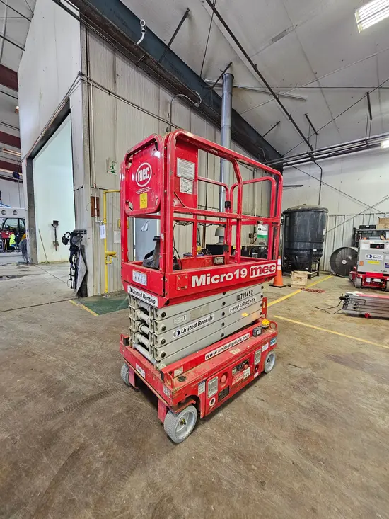 2018 MEC MICRO 19 Scissor Lift