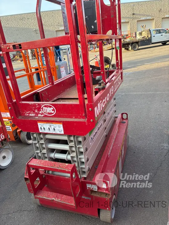 2019 MEC MICRO 19 Scissor Lift