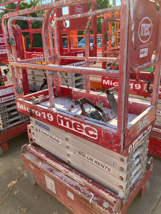 2018 MEC MICRO 19 Scissor Lift