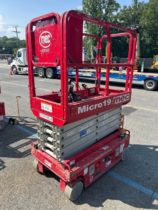 2018 MEC MICRO 19 Scissor Lift