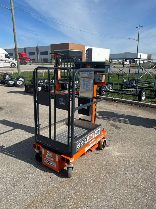 2023 JLG 830P Pusharound Lift