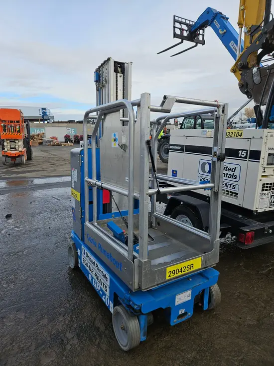 2018 Genie GR-20 Self-Propelled One-Person Lift
