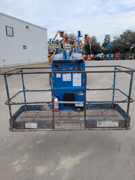 2013 Genie Z-80/60 Articulating Boom Lift