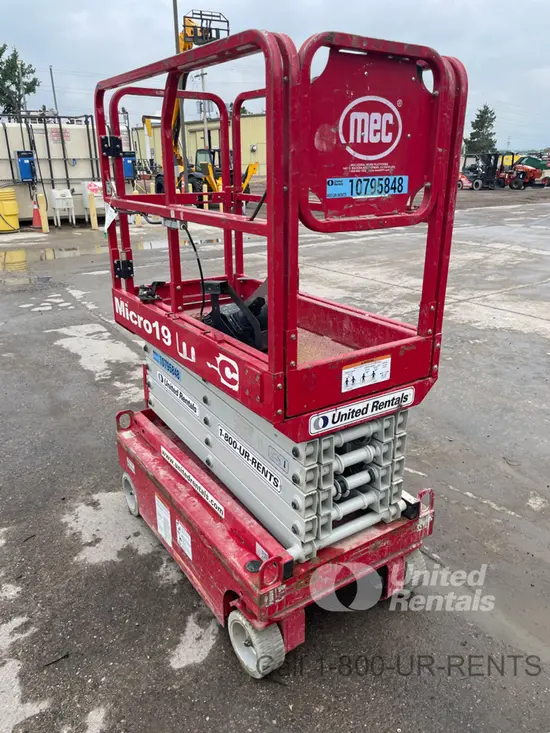 2018 MEC MICRO 19 Scissor Lift