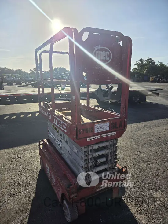 2018 MEC MICRO 19 Scissor Lift