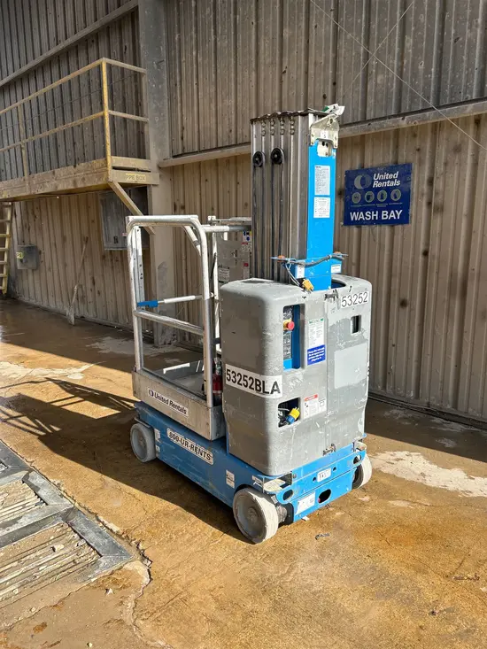 2017 Genie GR-20 Self-Propelled One-Person Lift
