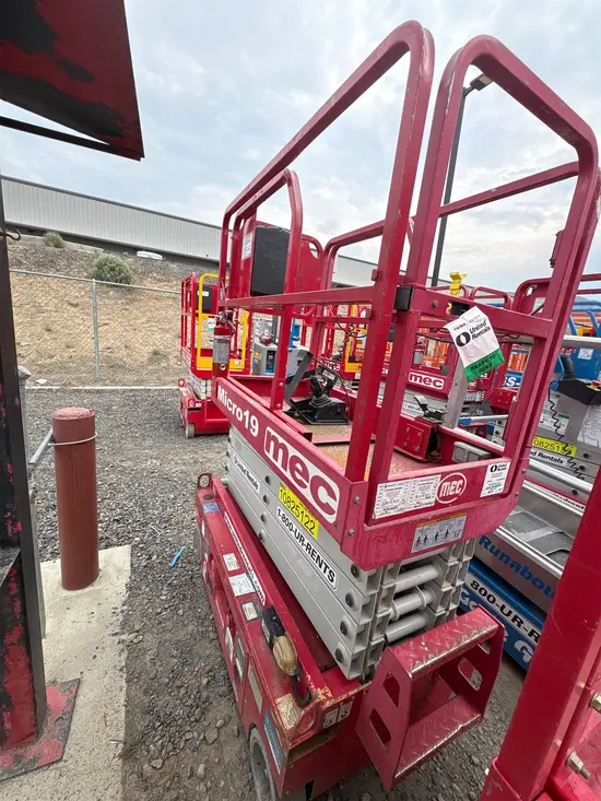 2018 MEC MICRO 19 Scissor Lift