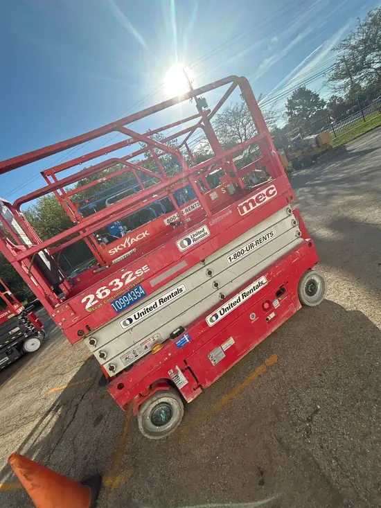 2019 MEC 2632SE Scissor Lift