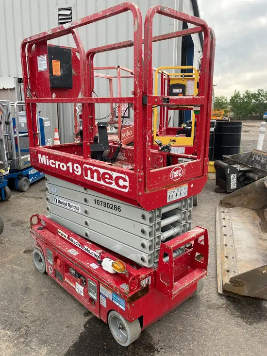 2018 MEC MICRO 19 Scissor Lift