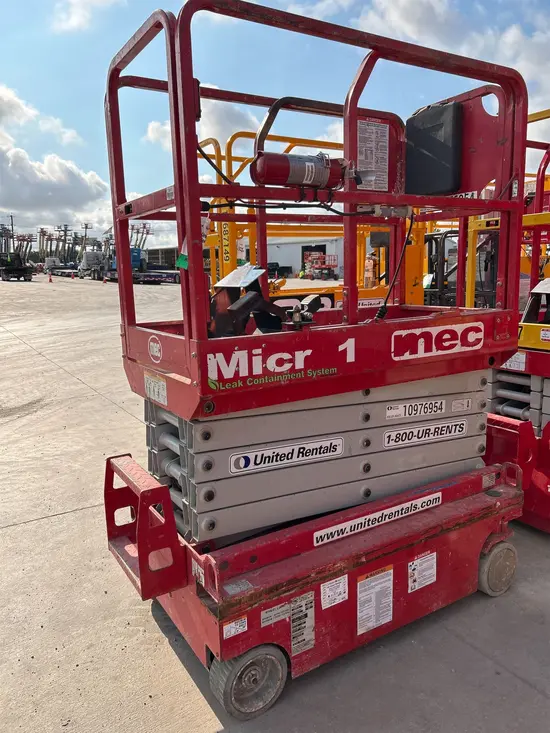 2019 MEC MICRO 19 Scissor Lift