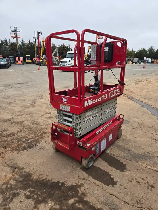 2018 MEC MICRO 19 Scissor Lift