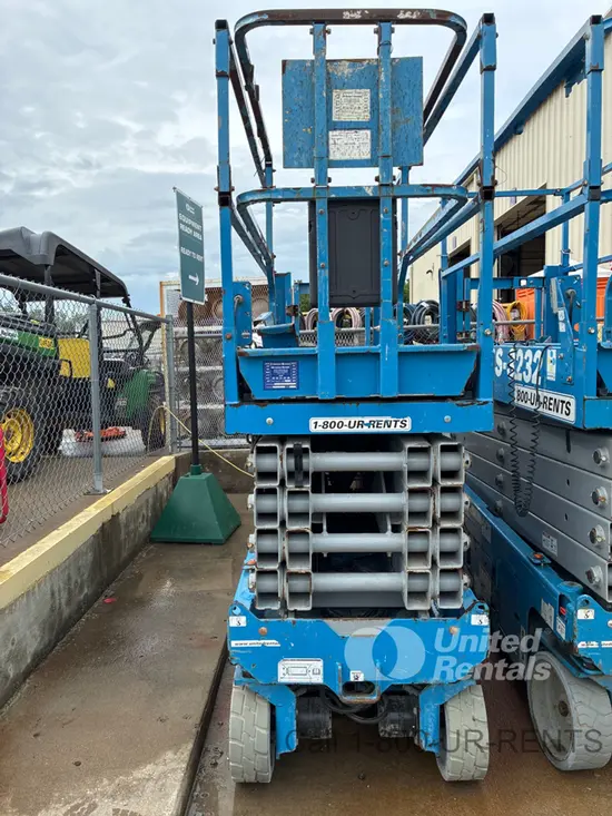 2017 Genie GS-3232 Scissor Lift