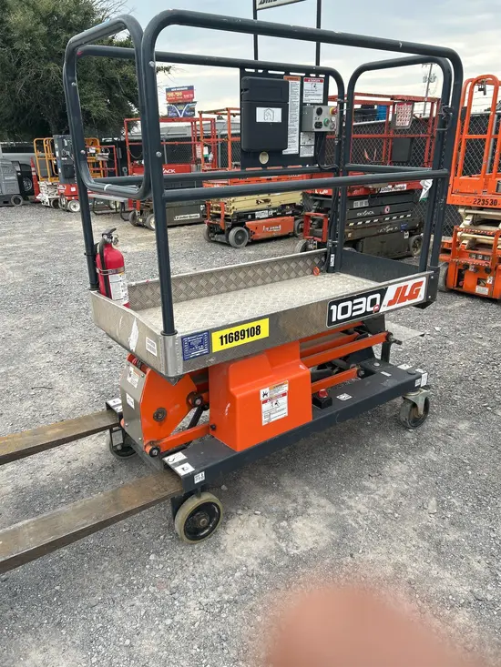 2023 JLG 1030P Pusharound Lift